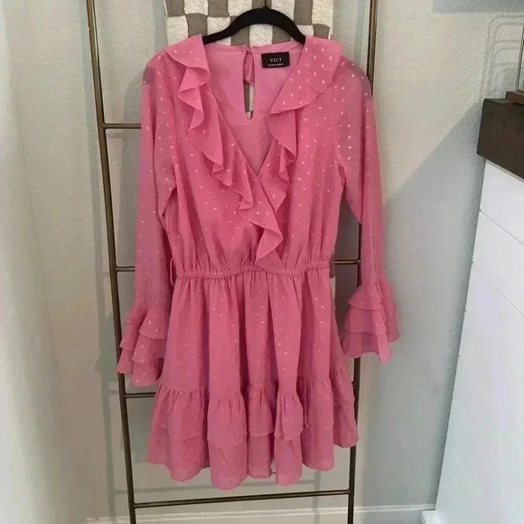Vici Dresses & Skirts - VICI PINK WITH SPECKLES DRESS SIZE XS (missing waist tie)